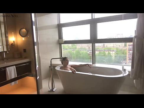 ❤️ Riesiges Babe wichst leidenschaftlich ihre Muschi im Badezimmer ❌ Fucking video bei porn de.sexycamse.top ❤
