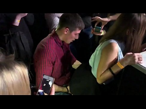 ❤️ Echter Sex in einem russischen Nachtclub. 18-jährige russische Mädchen in den Anus und Vagina gefickt in einem Nachtclub ❌ Fucking video bei porn de.sexycamse.top ❤